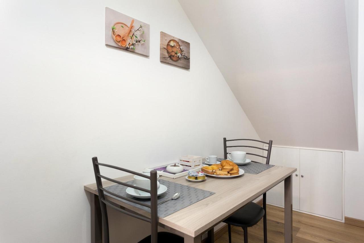 Centre Apartment Grotte Bianche Aeroporto di Catania Fontana Rossa Esterno foto